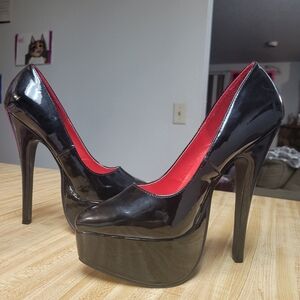 Ellie Nwot - Black Patent Platform Pumps with Red Interior 👠